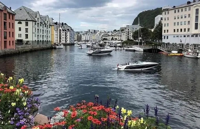 Koselig Garasjeloft! Lägenhet Langevag