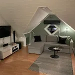 Koselig Garasjeloft! 아파트 Langevag